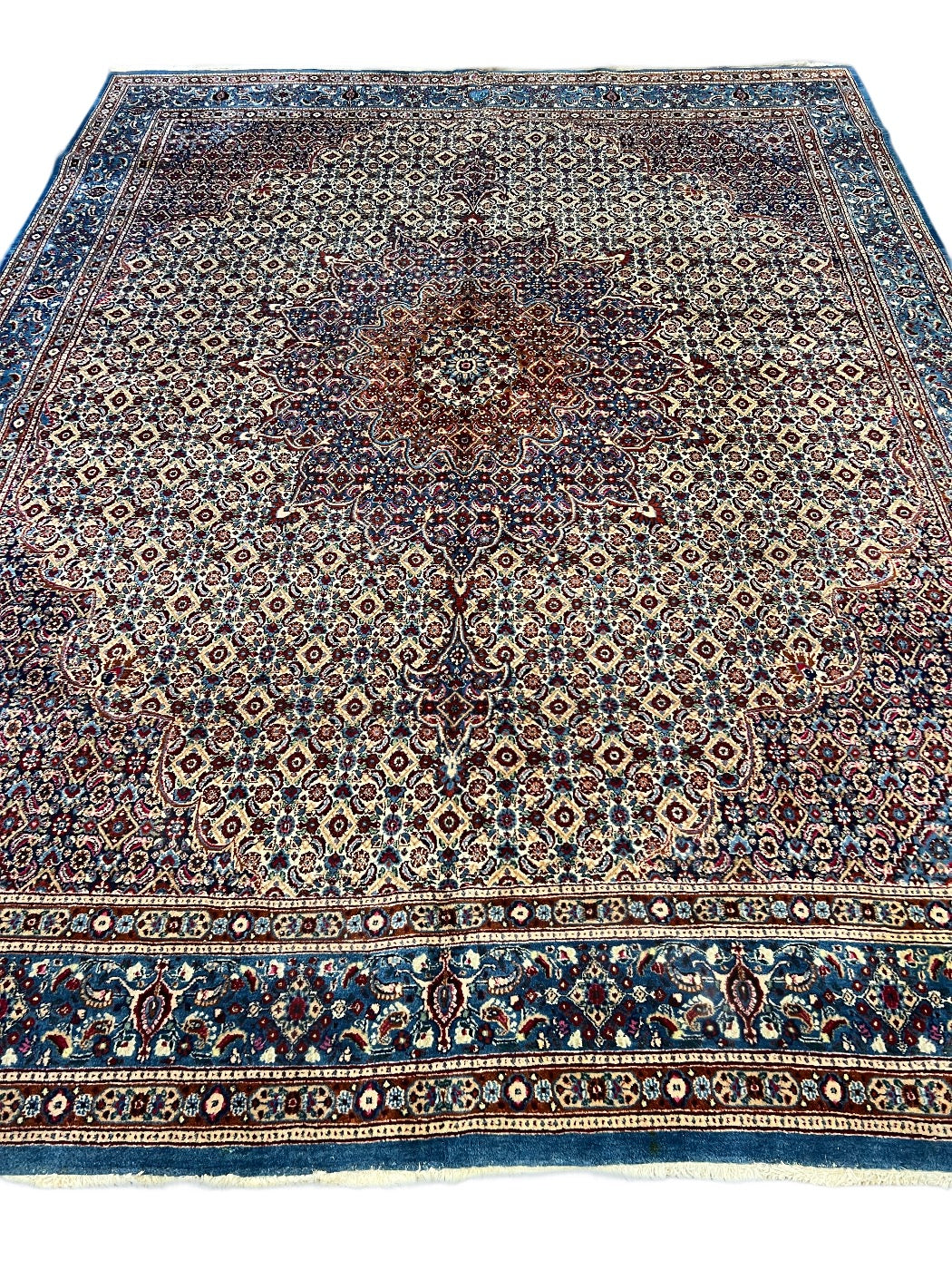 Classic Medallion Wool Rug – Blue &amp; Ivory Design – 10’0” x 12’10”