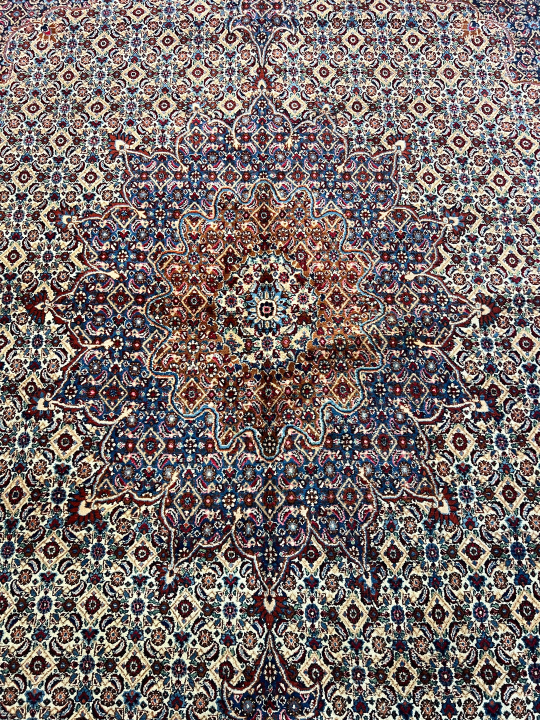 Classic Medallion Wool Rug – Blue &amp; Ivory Design – 10’0” x 12’10”