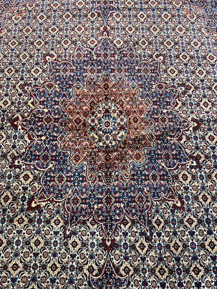 Classic Medallion Wool Rug – Blue &amp; Ivory Design – 10’0” x 12’10”