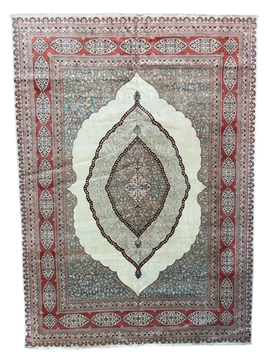 Sage & Terracotta Medallion Wool Area Rug – 9’10” × 13’8”