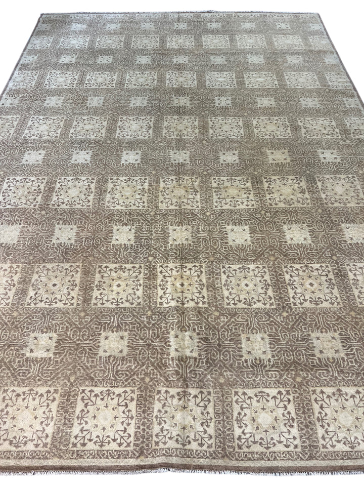 Taupe Geometric Pattern Wool Rug – 9’11” × 14’0”