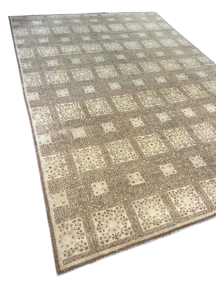 Taupe Geometric Pattern Wool Rug – 9’11” × 14’0”