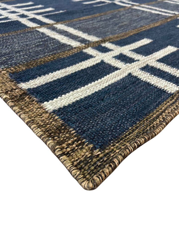 Navy &amp; Ivory – Transitional English Plaid – Handwoven Wool Flat Weave Rug – 10’1” × 14’1”