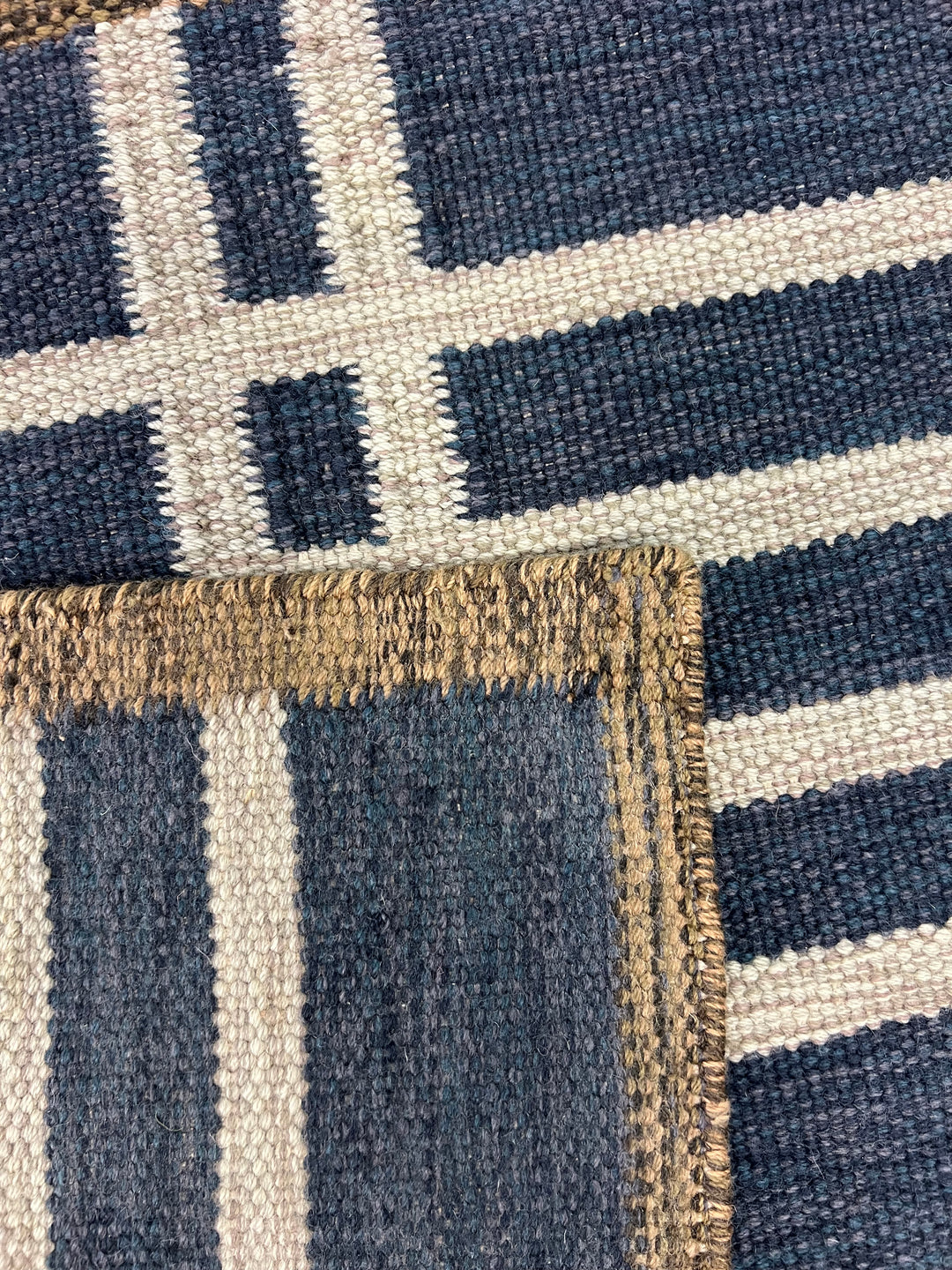 Navy &amp; Ivory – Transitional English Plaid – Handwoven Wool Flat Weave Rug – 10’1” × 14’1”