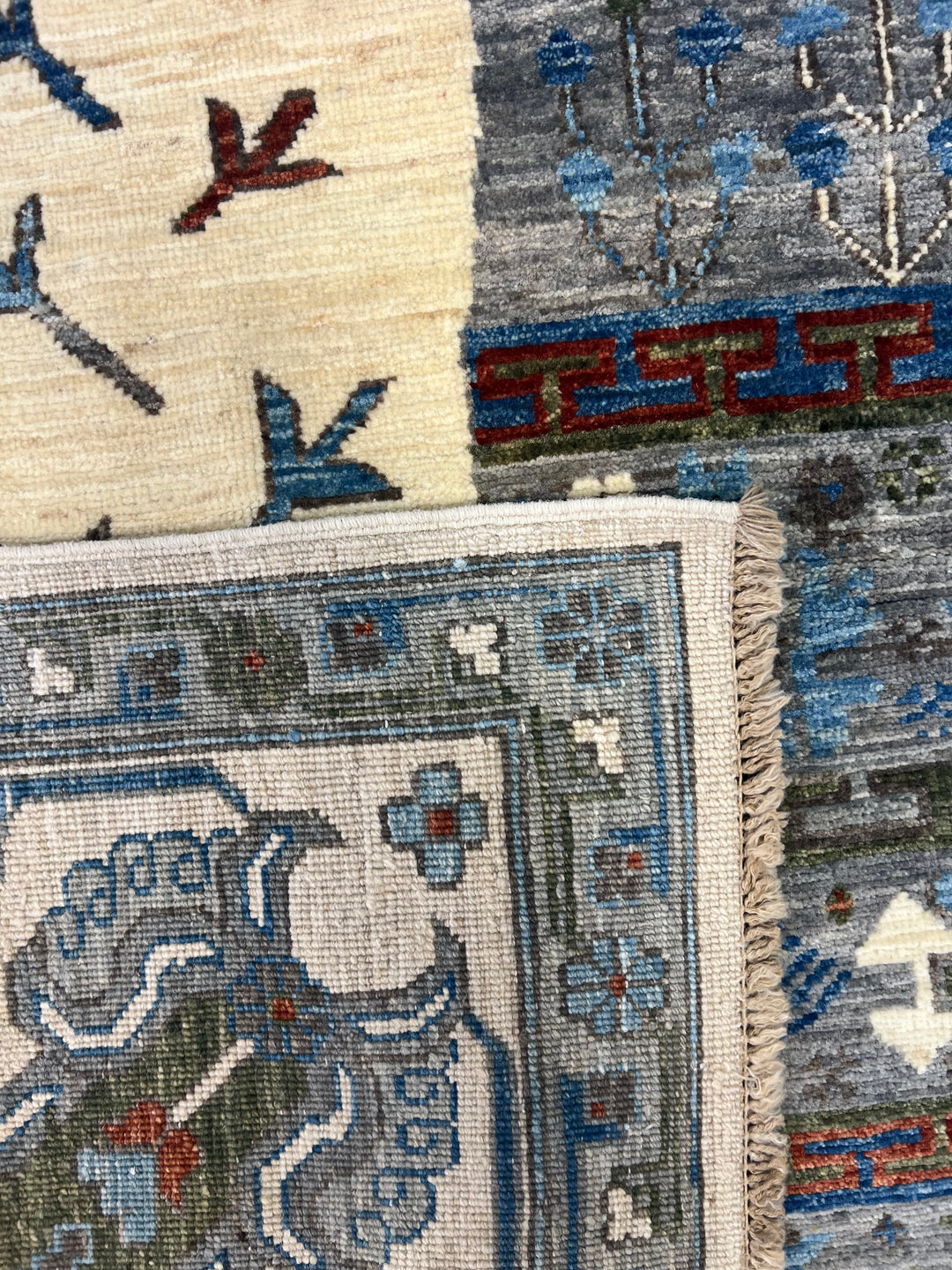 Ivory, Navy Blue &amp; Slate Gray Decorative Vase Design - Handcrafted Wool Area Rug –  10.2’ x 13.9’