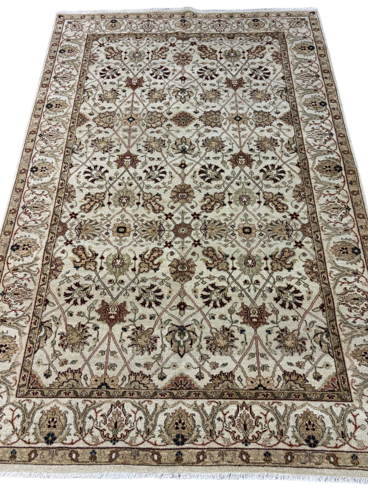 Hand-Knotted Wool Rug – Ivory &amp; Beige Traditional Floral Design – 5.6’ x 8.4’