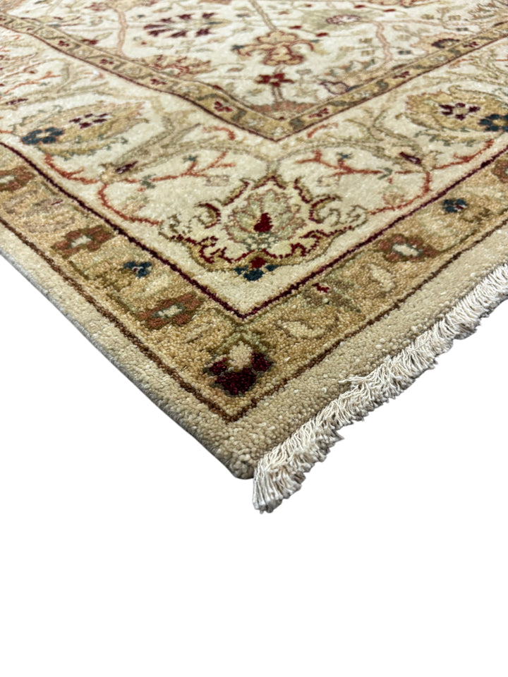 Hand-Knotted Wool Rug – Ivory &amp; Beige Traditional Floral Design – 5.6’ x 8.4’