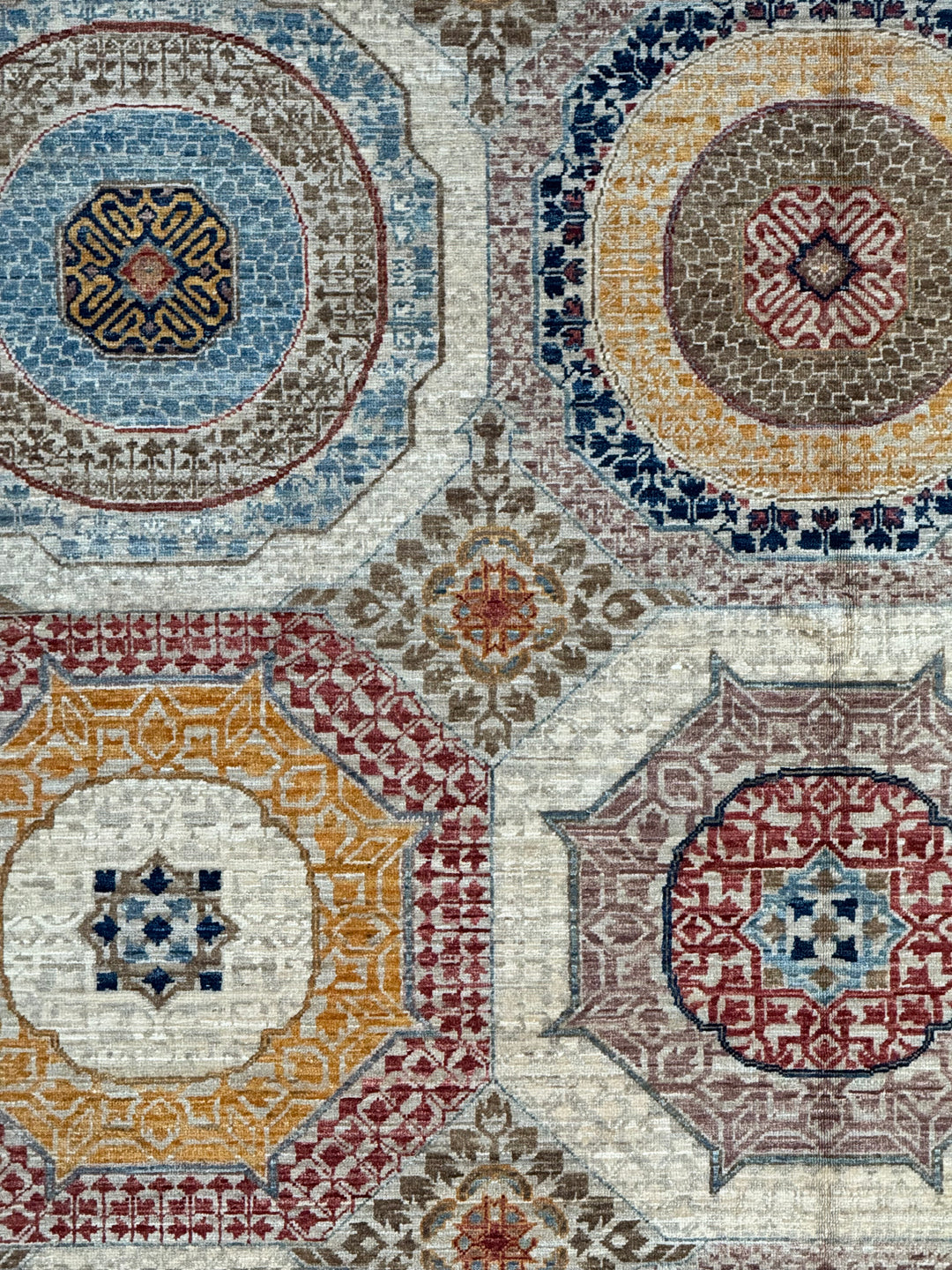 Ivory, Blue &amp; Gold Geometric Medallion Design – Hand-Knotted Mamluk Wool Rug –  4.11’ x 6.7’