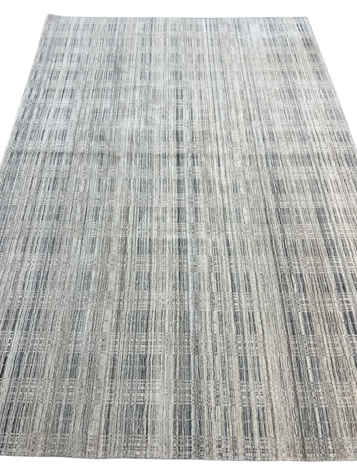 Gray, Ivory &amp; Charcoal Abstract Plaid Rug – 7’ x 10’