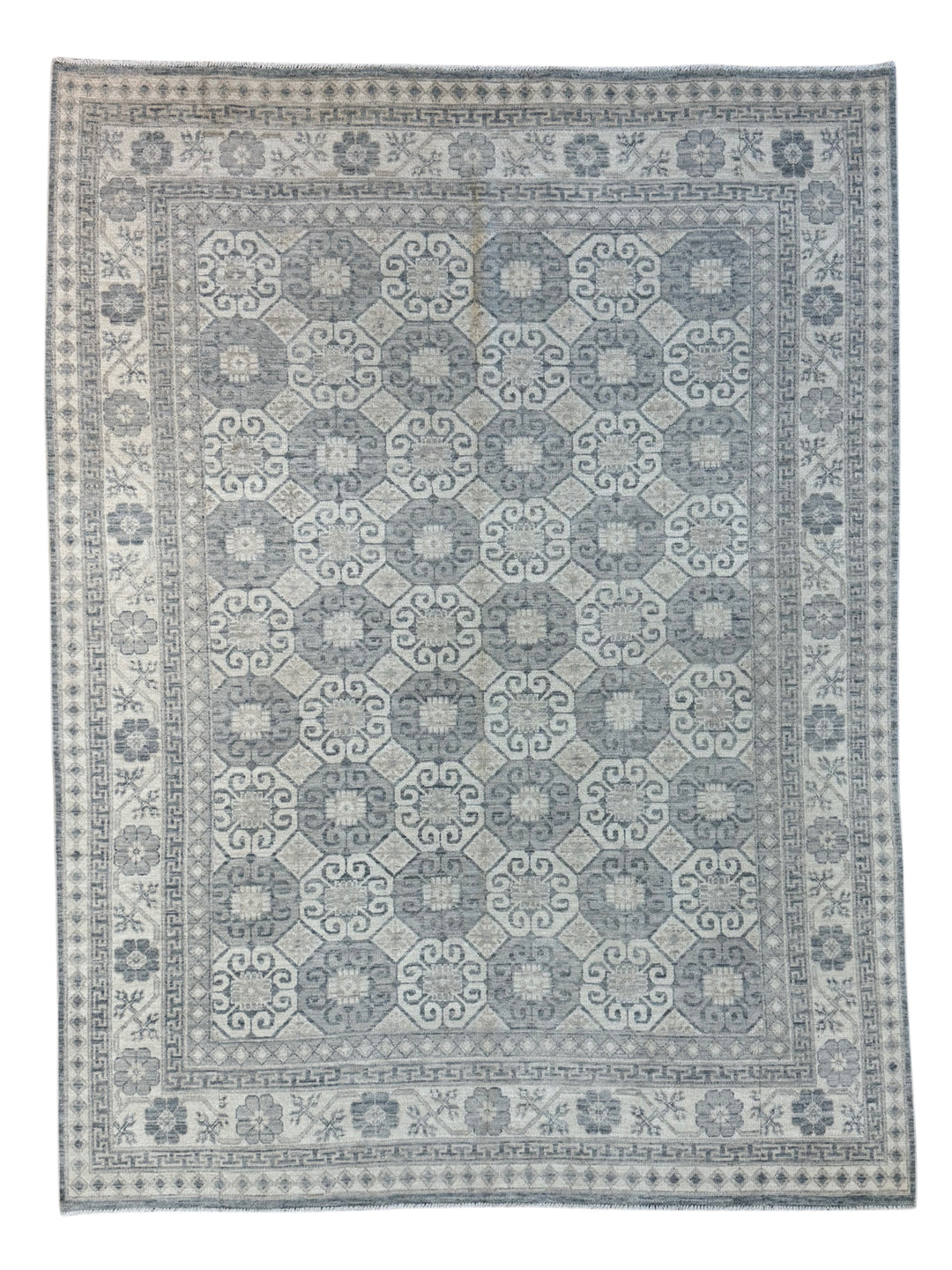 Soft Gray &amp; Ivory Geometric Floral Rug – 7’7” x 9’11”