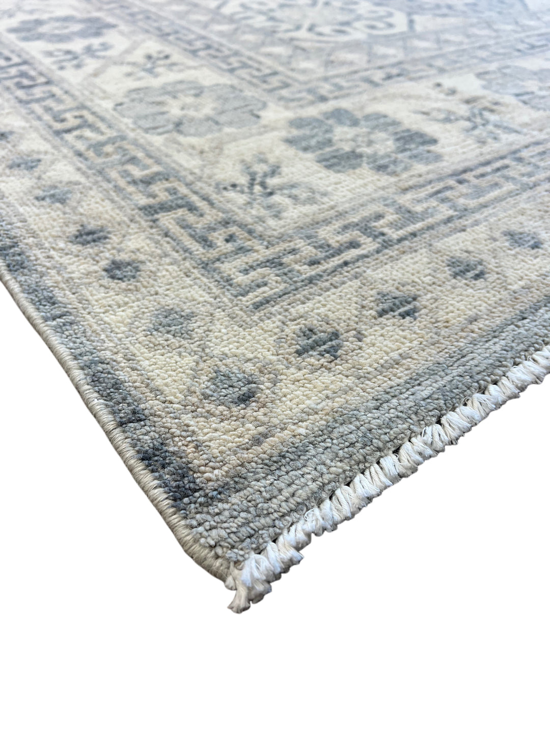 Soft Gray &amp; Ivory Geometric Floral Rug – 7’7” x 9’11”