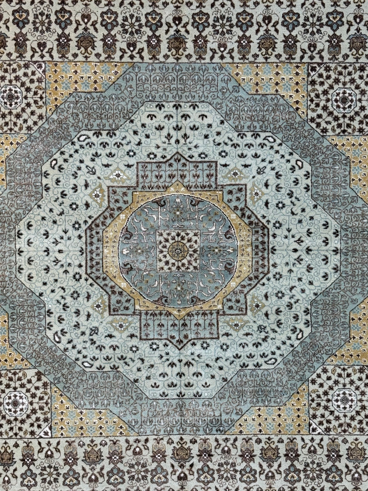 Soft Blue, Ivory &amp; Gold Floral Medallion Rug – 8’1” x 9’11”