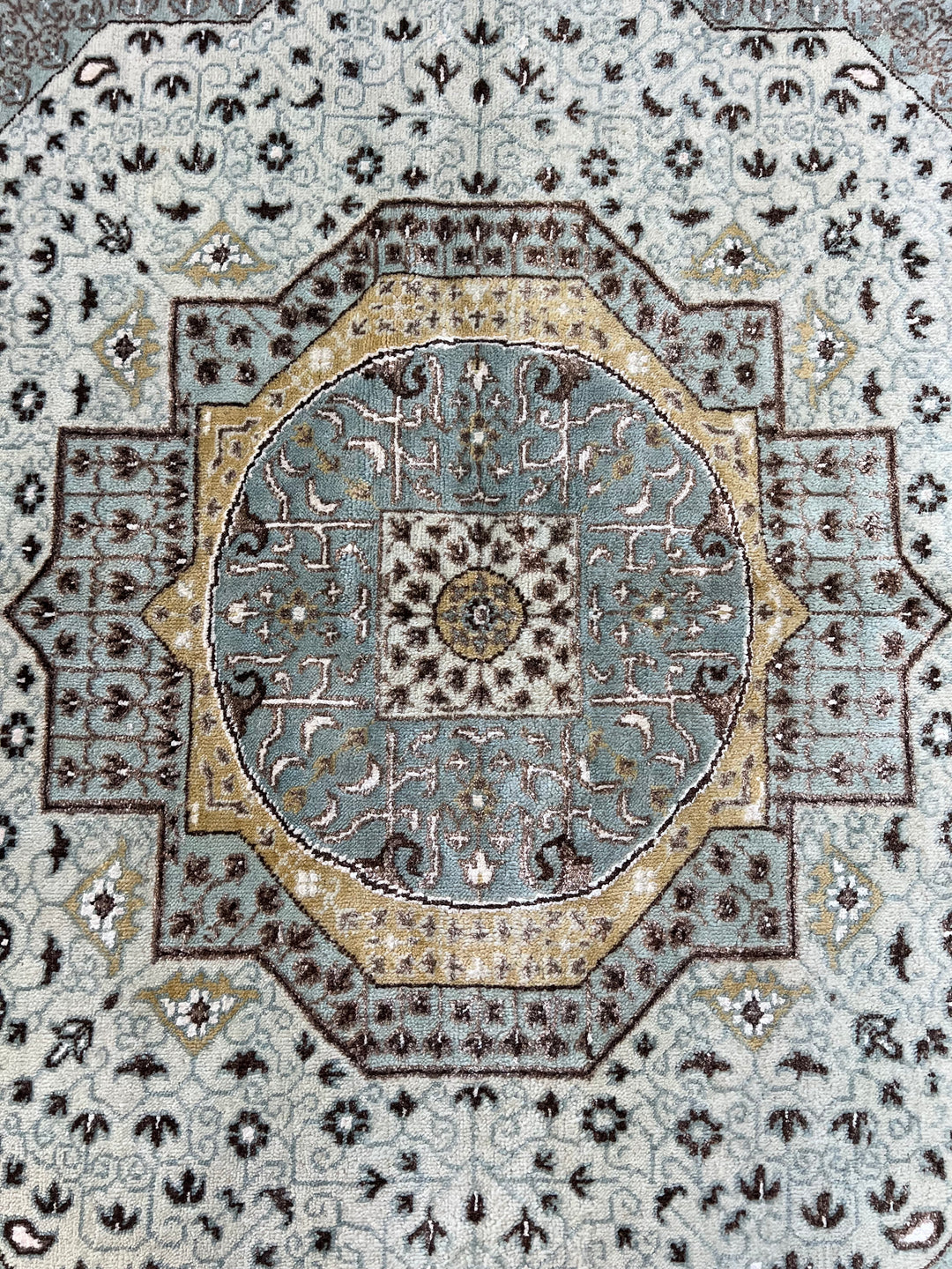 Soft Blue, Ivory &amp; Gold Floral Medallion Rug – 8’1” x 9’11”