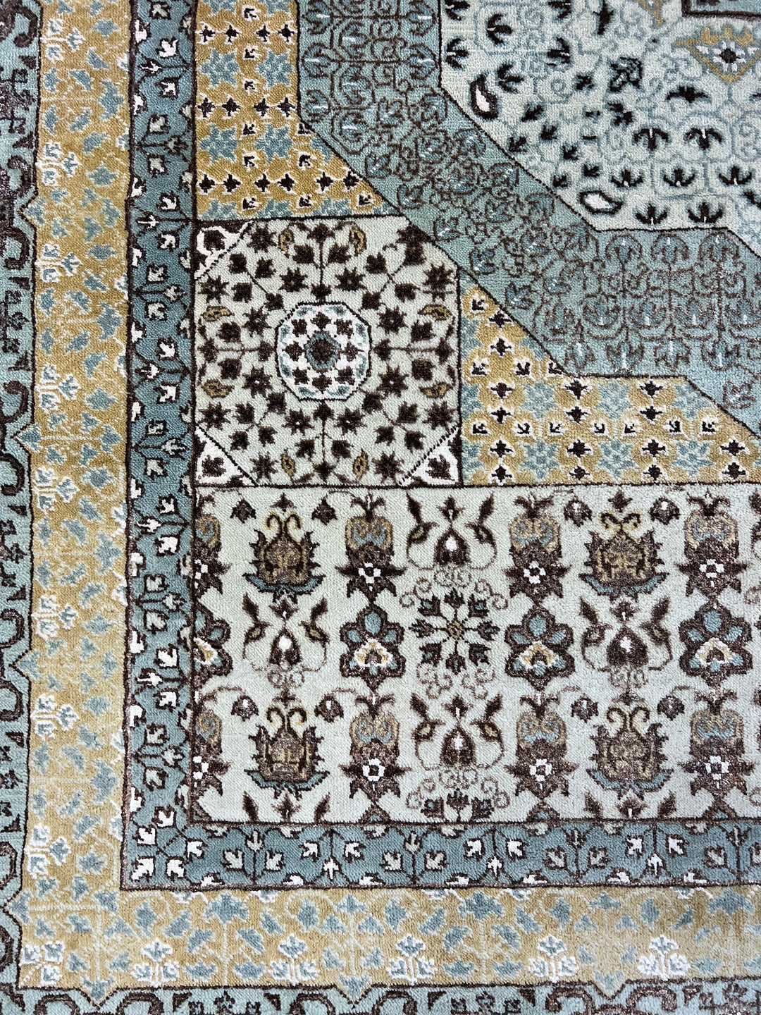Soft Blue, Ivory &amp; Gold Floral Medallion Rug – 8’1” x 9’11”