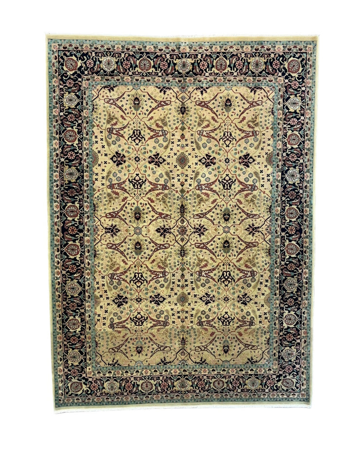 Ivory Lattice Traditional Wool Rug – 7’1” x 9’9”