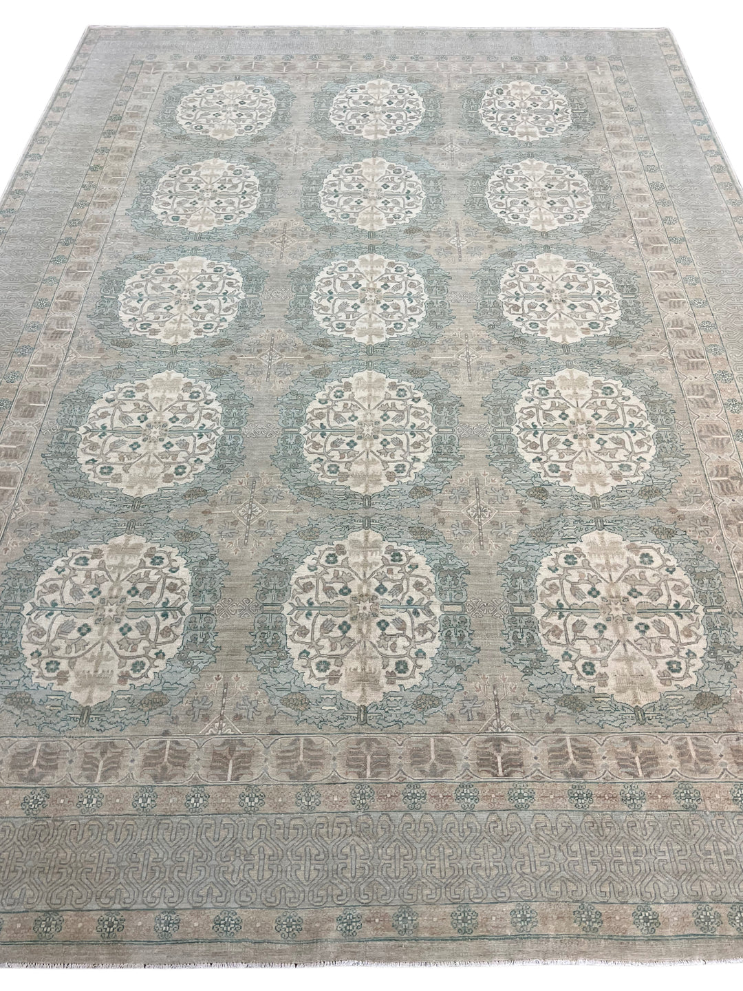 Soft Grey, Ivory &amp; Teal Medallion Area Rug – 8’10” x 12’2”