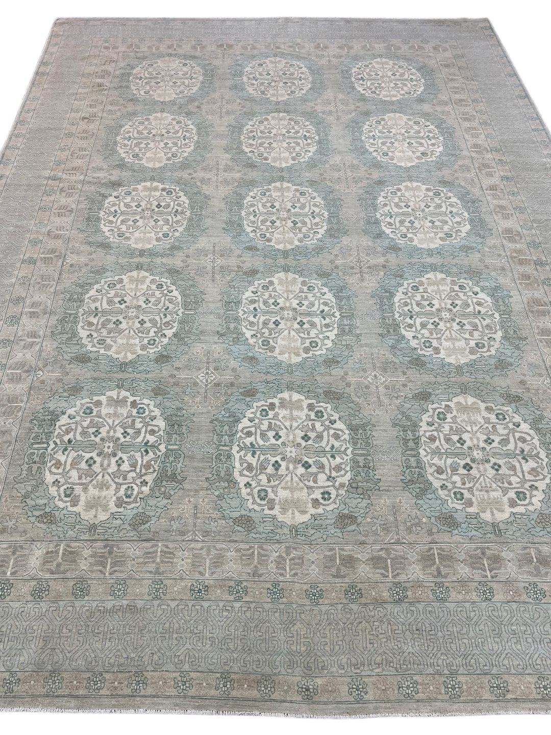 Soft Grey, Ivory &amp; Teal Medallion Area Rug – 8’10” x 12’2”