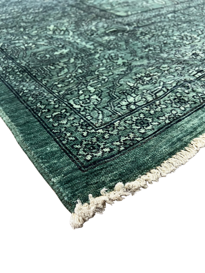 Emerald Green &amp; Black Traditional Floral Area Rug – 9’0” x 11’7”