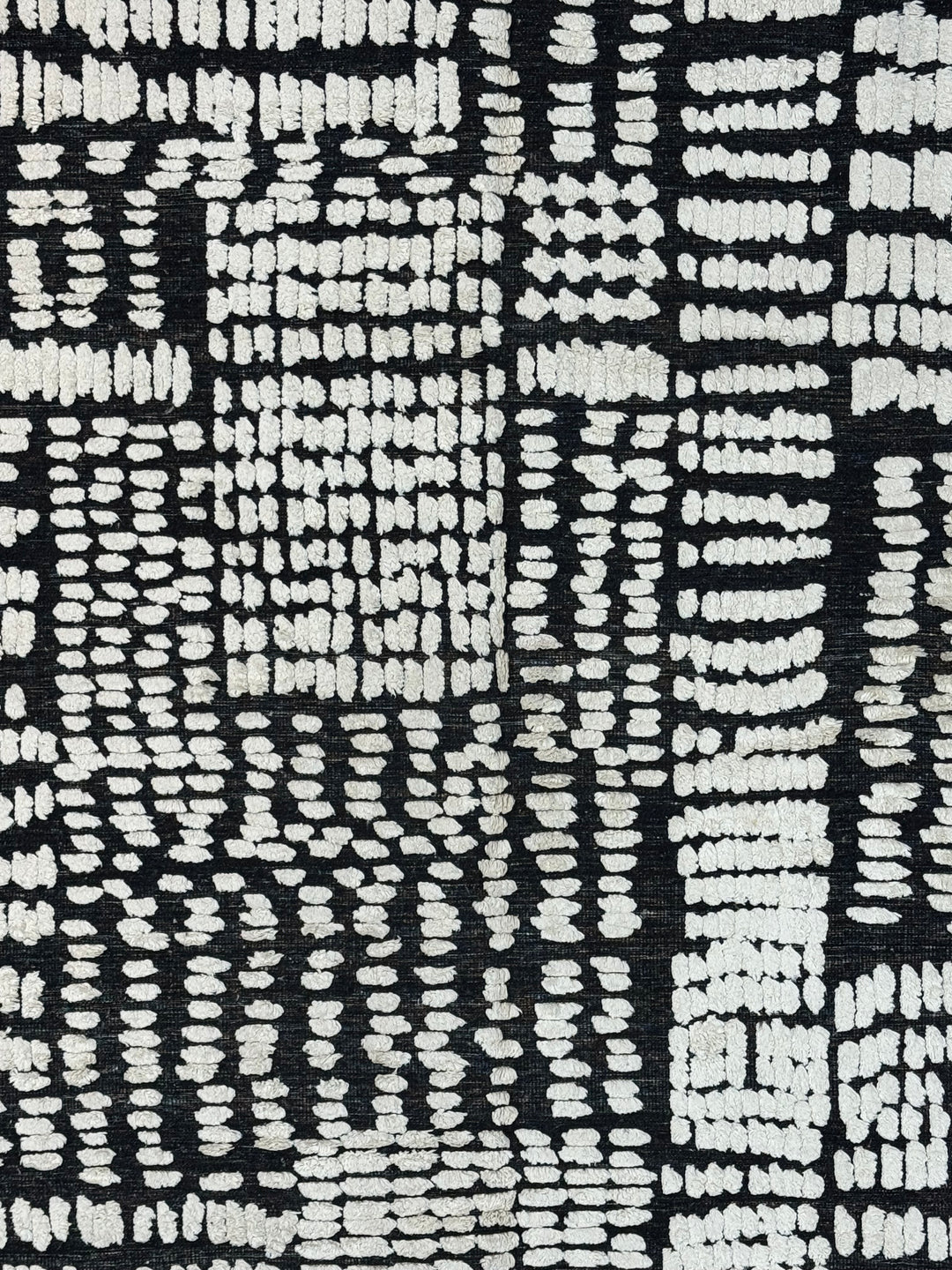 Black &amp; Ivory Abstract Textured Contemporary Area Rug – 8’2” x 10’0”
