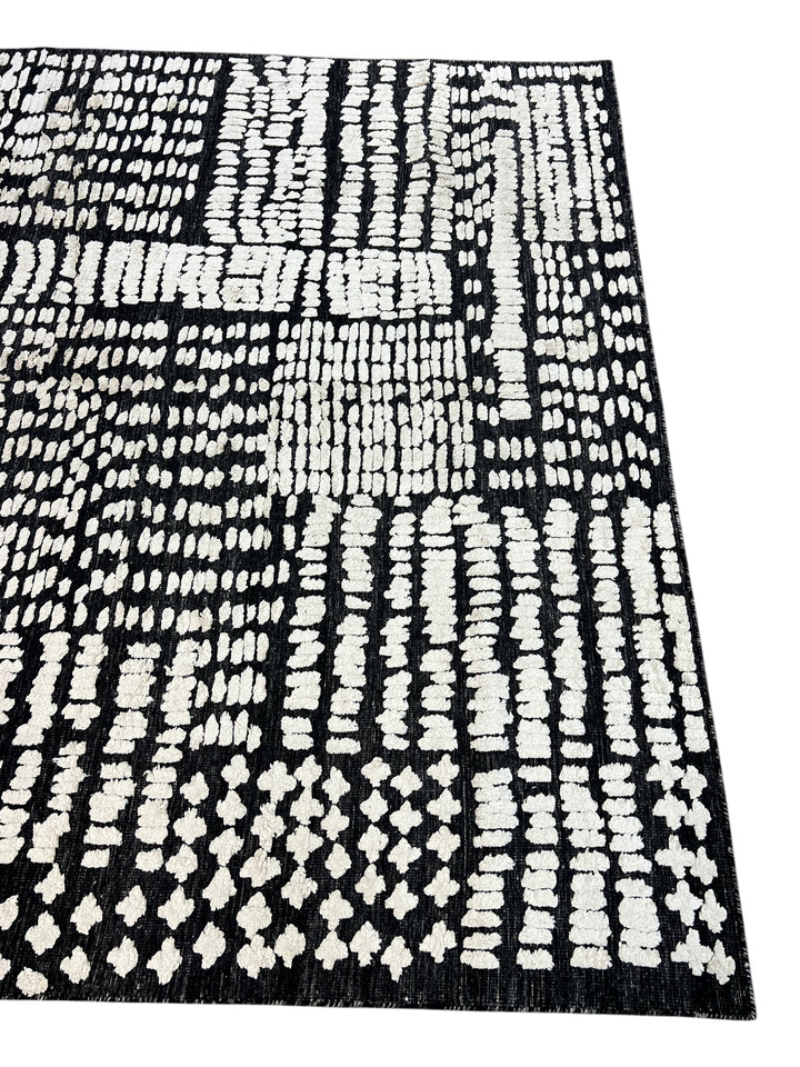 Black &amp; Ivory Abstract Textured Contemporary Area Rug – 8’2” x 10’0”