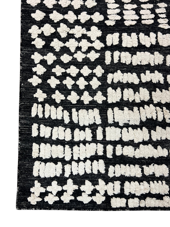 Black &amp; Ivory Abstract Textured Contemporary Area Rug – 8’2” x 10’0”