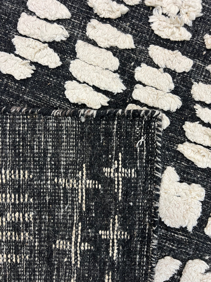 Black &amp; Ivory Abstract Textured Contemporary Area Rug – 8’2” x 10’0”