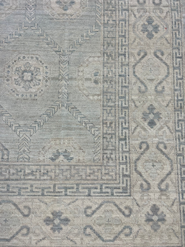Pale Blue &amp; Ivory Geometric Medallion Area Rug – 7’8” x 10’1”