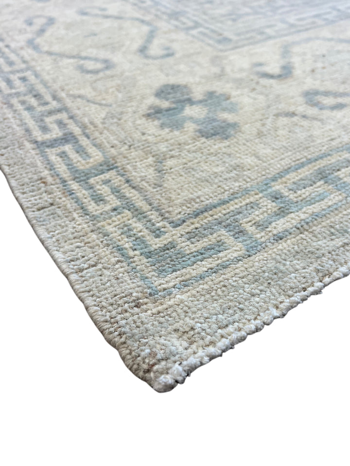 Pale Blue &amp; Ivory Geometric Medallion Area Rug – 7’8” x 10’1”