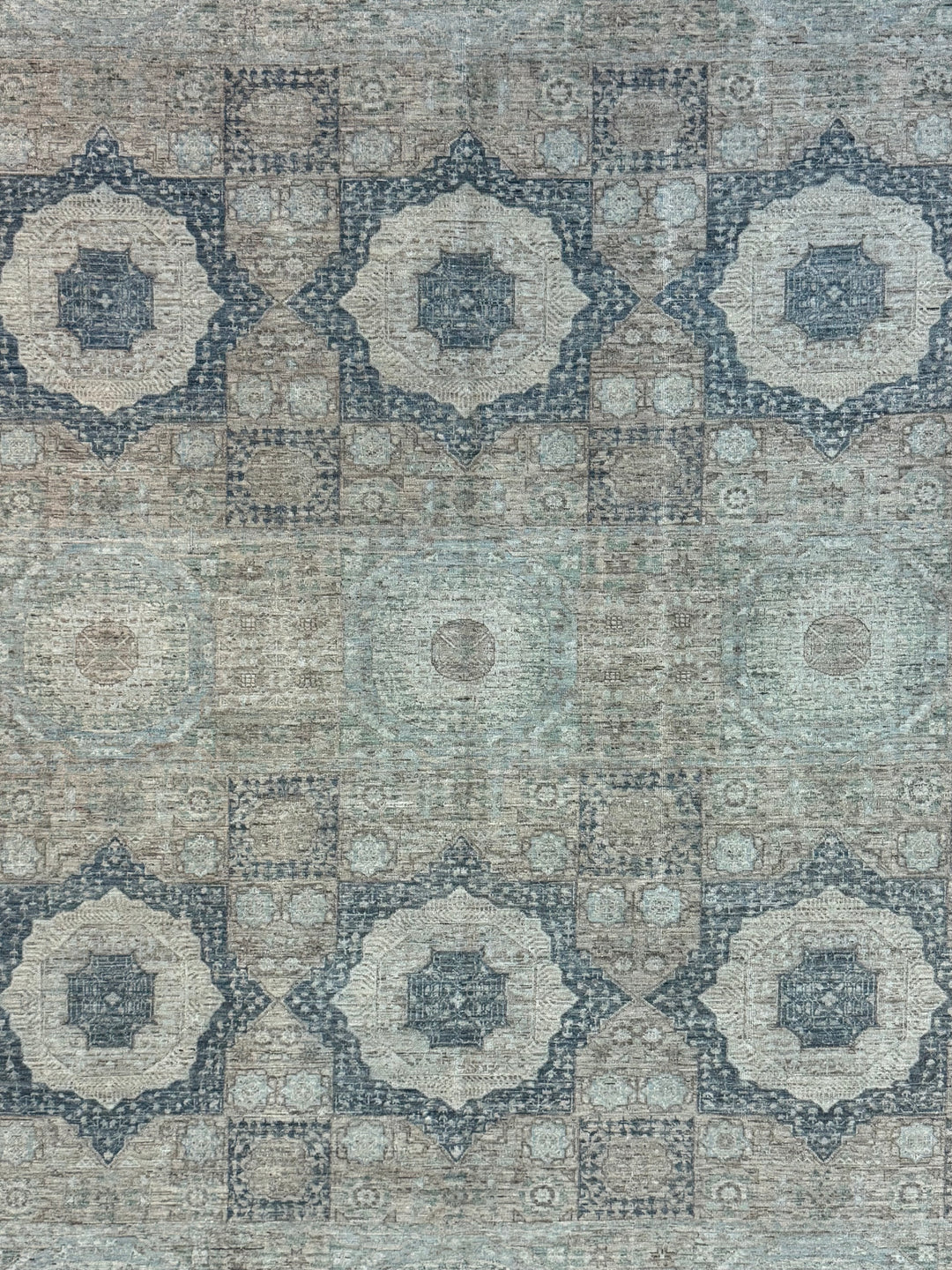 Blue, Taupe &amp; Ivory Antique-Look Low-Pile Area Rug – 8’ x 10’