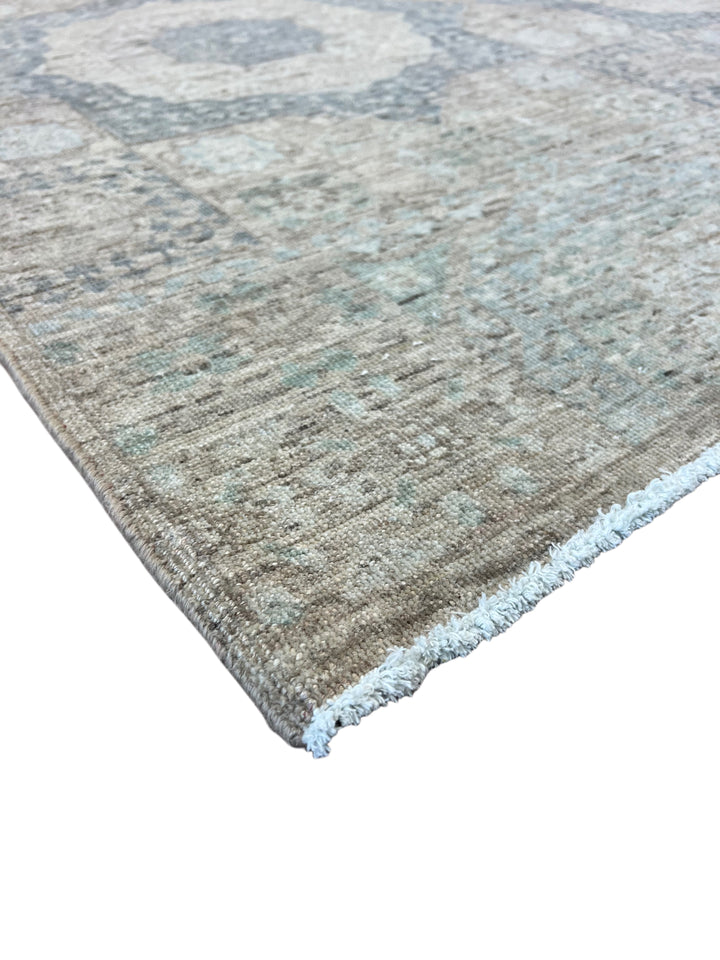 Blue, Taupe &amp; Ivory Antique-Look Low-Pile Area Rug – 8’ x 10’
