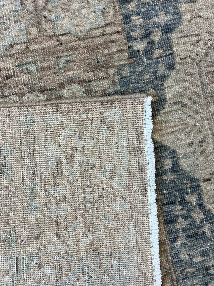 Blue, Taupe &amp; Ivory Antique-Look Low-Pile Area Rug – 8’ x 10’