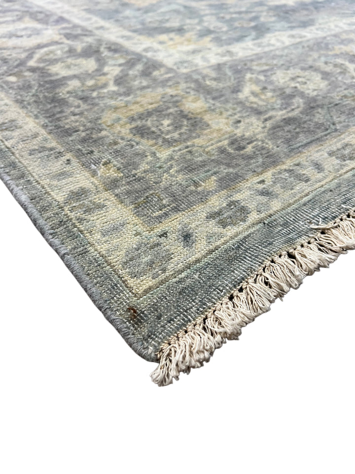 Beige &amp; Blue Antique-Looking Low-Pile Wool Area Rug – 7’8” x 9’7”