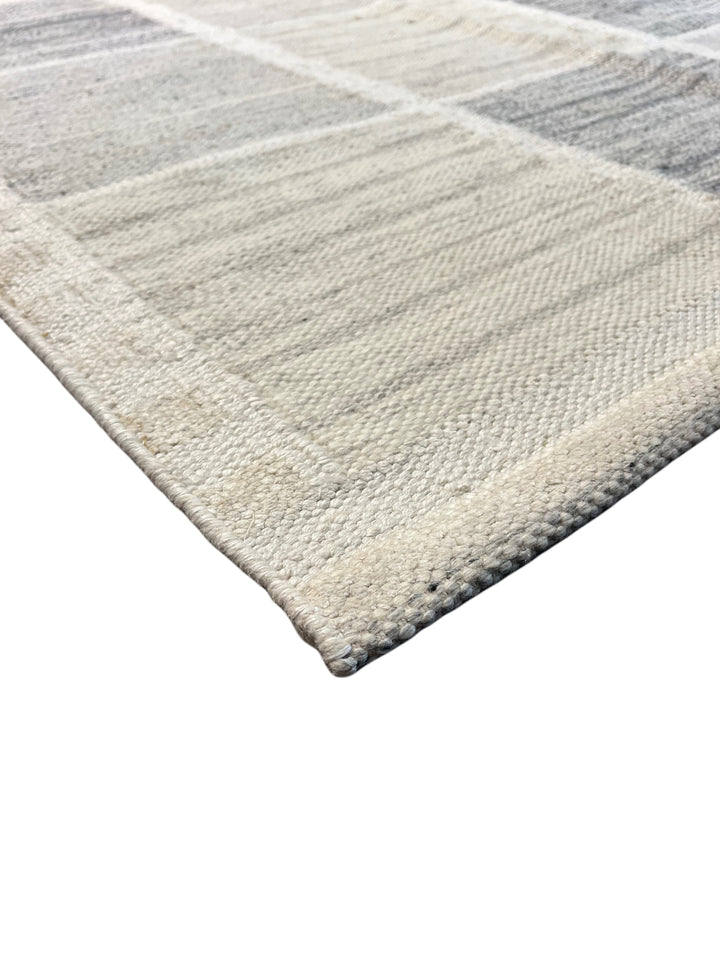 Ivory &amp; Gray Geometric Checkered Wool Flatweave Rug – 10’0” x 13’10”