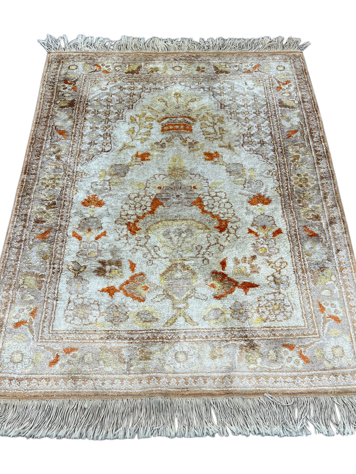 Ivory &amp; Silver Turkish Silk Floral Rug – 2’5” x 3’1”