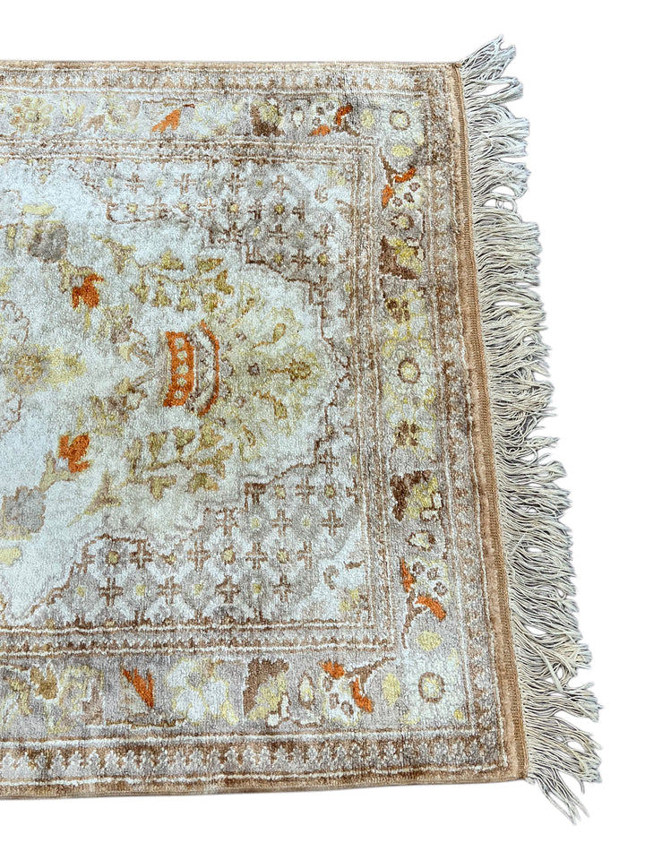 Ivory &amp; Silver Turkish Silk Floral Rug – 2’5” x 3’1”