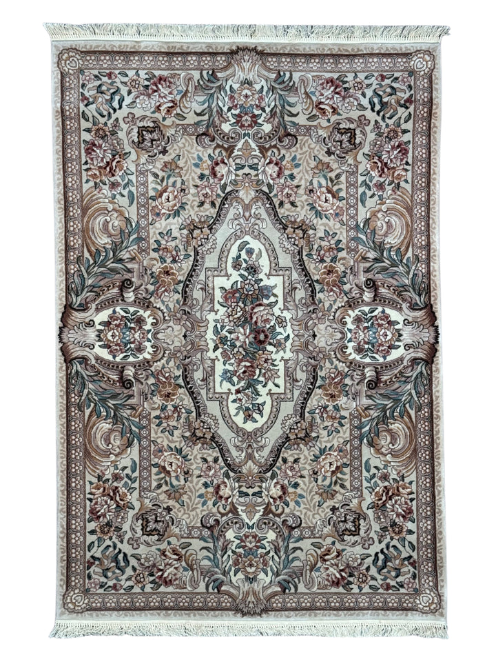Ivory &amp; Beige Floral Chinese Piled Aubusson Style Rug – 4’0” x 6’0”