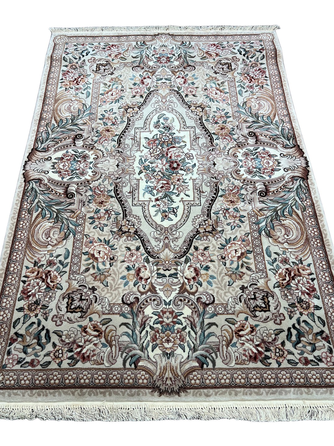 Ivory &amp; Beige Floral Chinese Piled Aubusson Style Rug – 4’0” x 6’0”