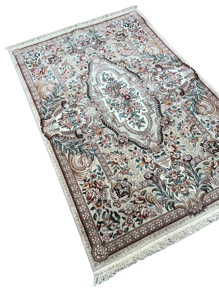 Ivory &amp; Beige Floral Chinese Piled Aubusson Style Rug – 4’0” x 6’0”