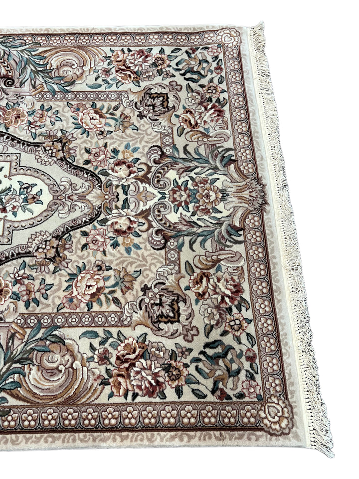 Ivory &amp; Beige Floral Chinese Piled Aubusson Style Rug – 4’0” x 6’0”