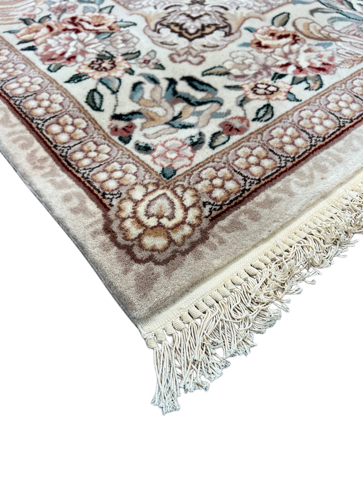 Ivory &amp; Beige Floral Chinese Piled Aubusson Style Rug – 4’0” x 6’0”