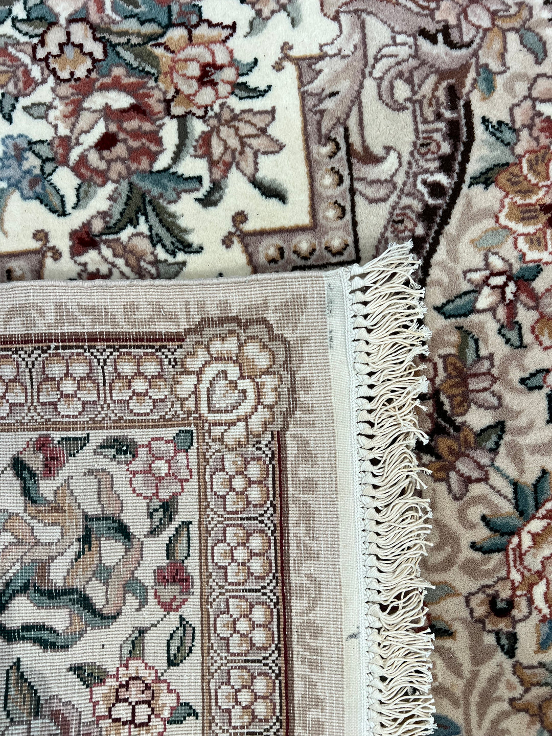 Ivory &amp; Beige Floral Chinese Piled Aubusson Style Rug – 4’0” x 6’0”
