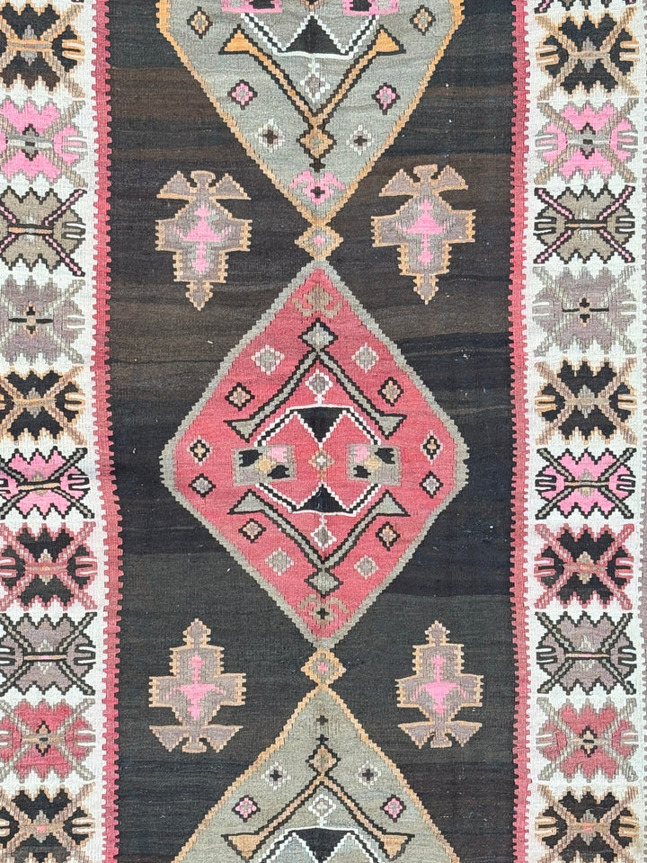 Black, Rose &amp; Ivory Geometric Kilim Style Rug – 4’8” x 11’0”