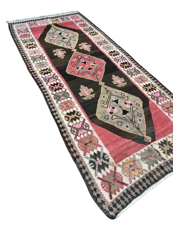 Black, Rose &amp; Ivory Geometric Kilim Style Rug – 4’8” x 11’0”