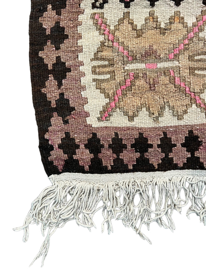 Black, Rose &amp; Ivory Geometric Kilim Style Rug – 4’8” x 11’0”