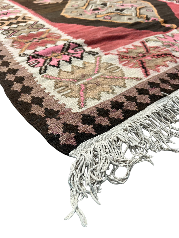 Black, Rose &amp; Ivory Geometric Kilim Style Rug – 4’8” x 11’0”