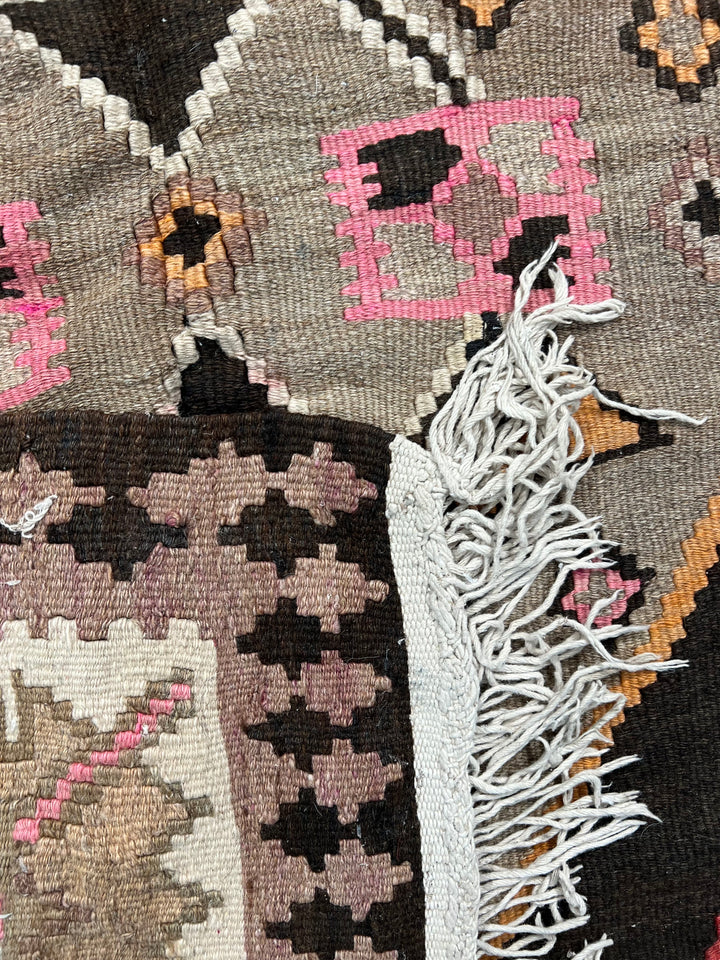 Black, Rose &amp; Ivory Geometric Kilim Style Rug – 4’8” x 11’0”