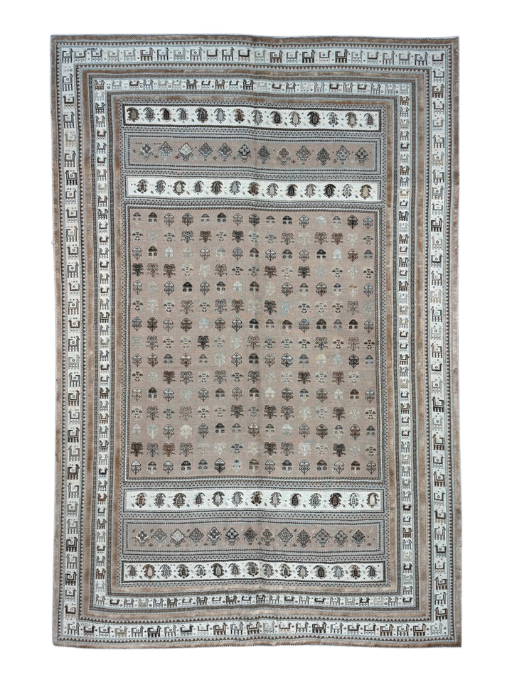 Soft Taupe &amp; Ivory Geometric Soumak Style Rug, Circa 1970 – 6’5” x 9’8”