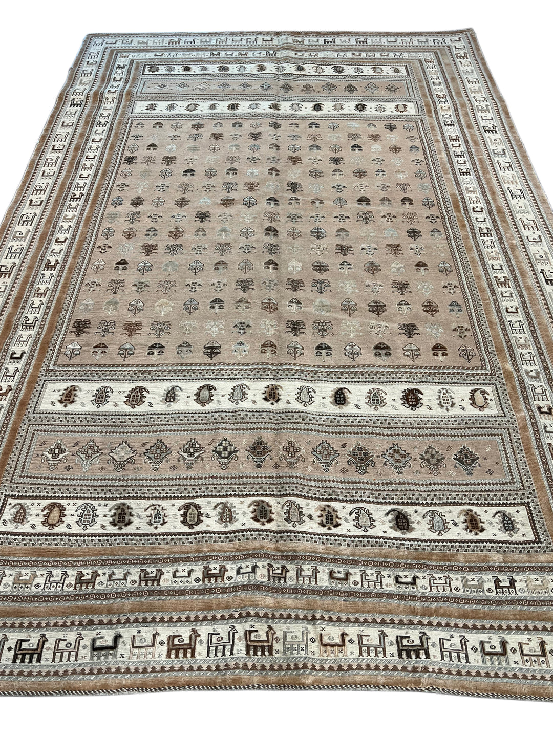 Soft Taupe &amp; Ivory Geometric Soumak Style Rug, Circa 1970 – 6’5” x 9’8”