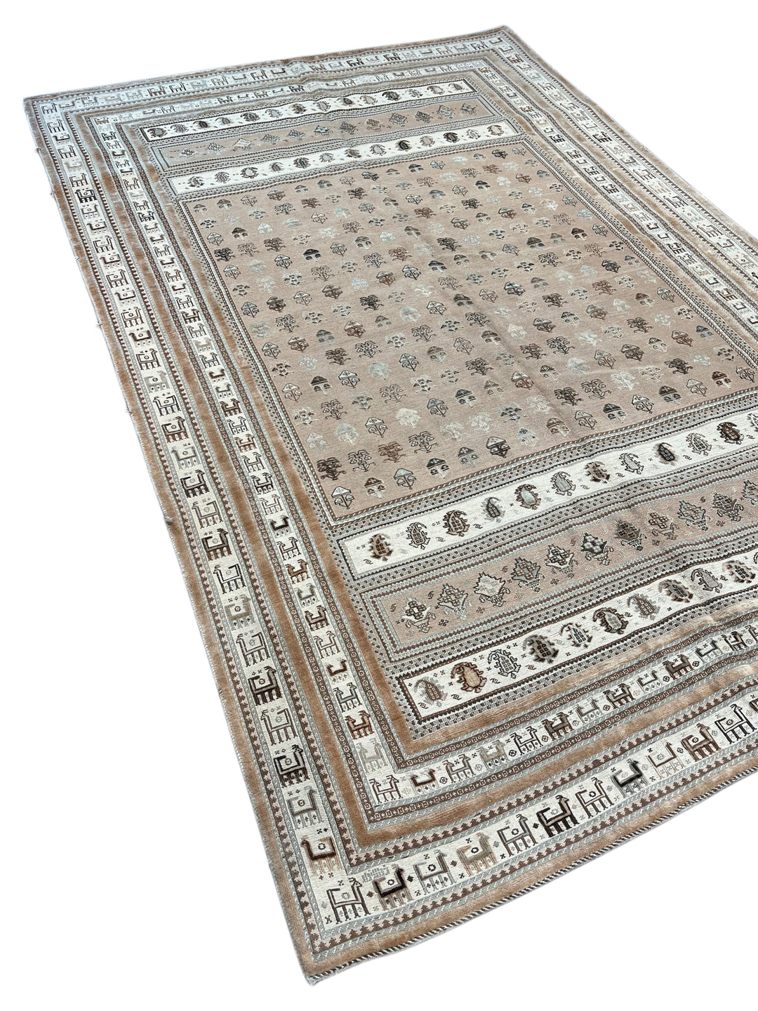 Soft Taupe &amp; Ivory Geometric Soumak Style Rug, Circa 1970 – 6’5” x 9’8”