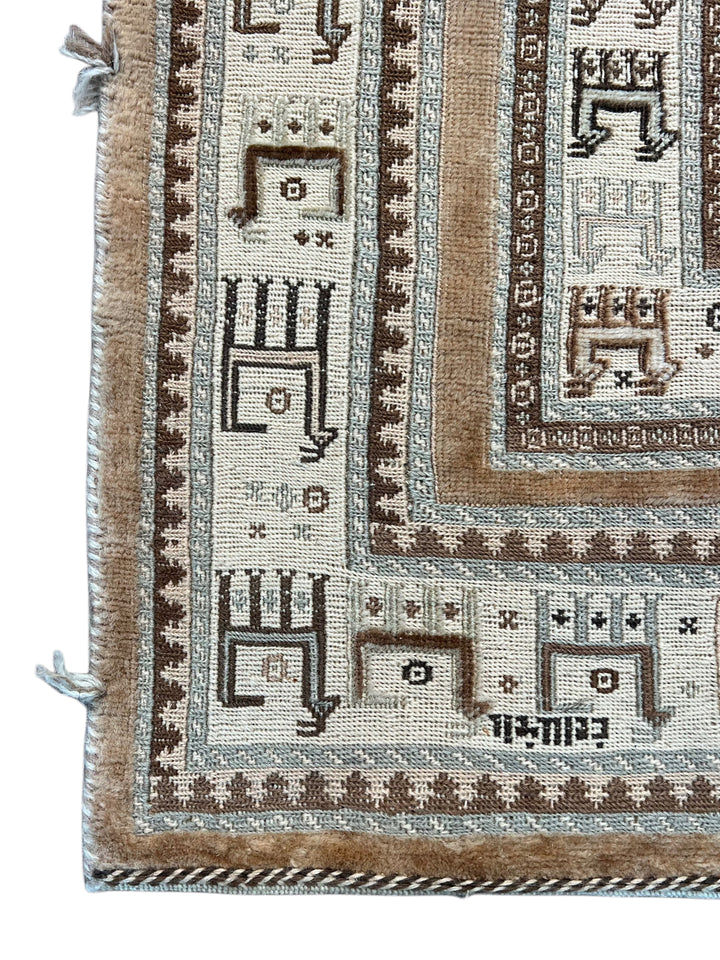 Soft Taupe &amp; Ivory Geometric Soumak Style Rug, Circa 1970 – 6’5” x 9’8”
